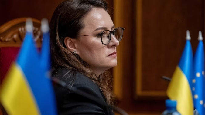 Primeira-ministra da Ucrânia deixa cargo; críticos de Zelenskiy não veem sentido em mudança