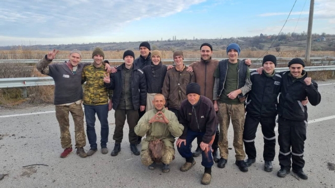 Rússia e Ucrânia libertam 214 em troca de prisioneiros