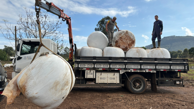 Produtores gaúchos recebem doações de alimentos para os animais