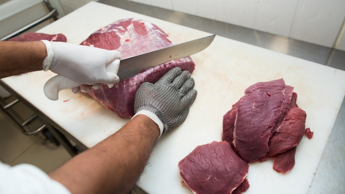 Setor de carne bovina do Brasil realoca embarques e crescerá até 14% apesar de tarifas, diz Abiec