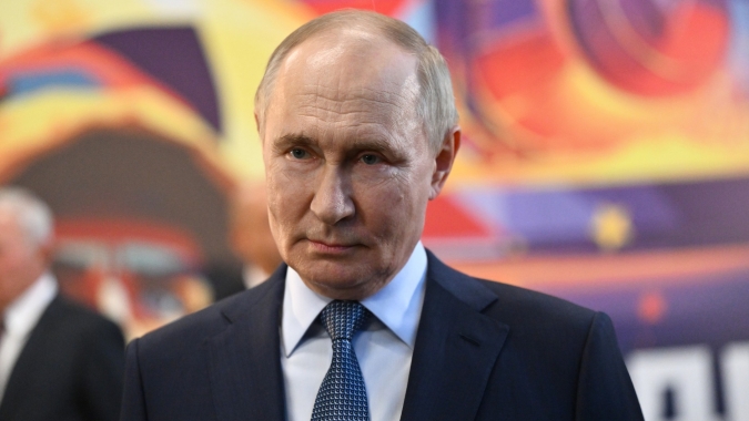 Putin diz que Rússia estabeleceu contatos bons e diretos com Trump