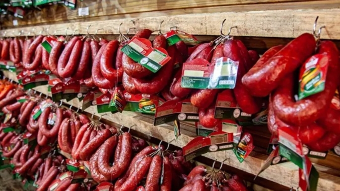 Regra federal sobre teor de gordura coloca em risco receita da Linguiça Blumenau