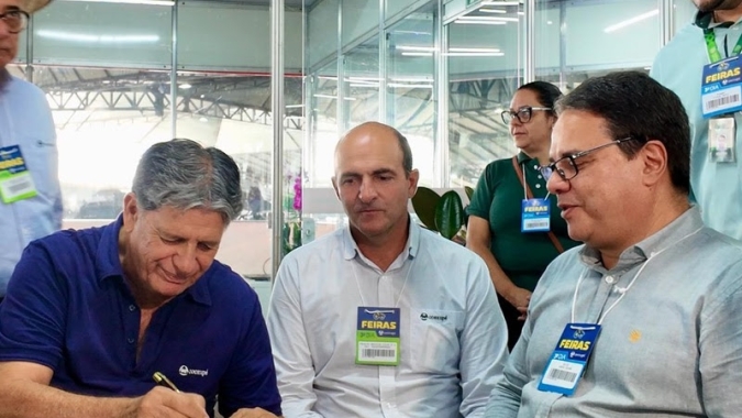 Cooxupé e Sistema FAEMG/Senar renovam convênio na Femagri 2026
