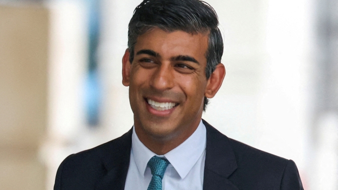 Novo premiê britânico Rishi Sunak diz que país enfrenta "profundo desafio econômico"