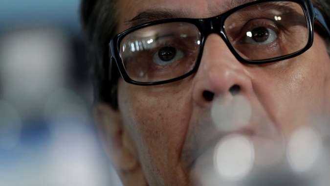 Roberto Jefferson resiste à ordem de prisão do STF e atira em policiais federais