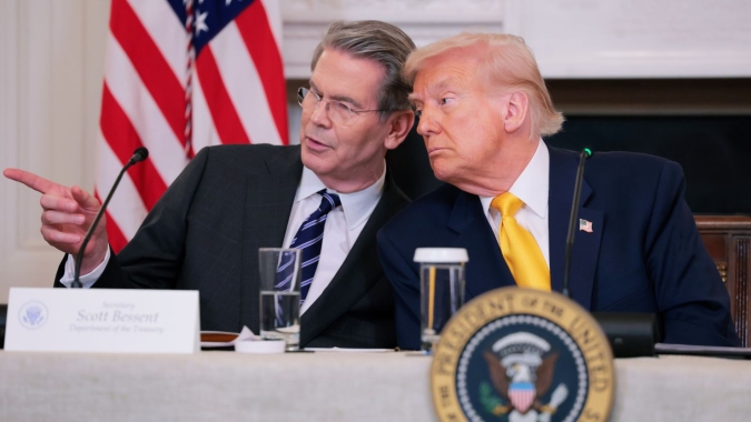 Prorrogação de trégua tarifária entre EUA e China está sujeita a aprovação de Trump, diz Bessent