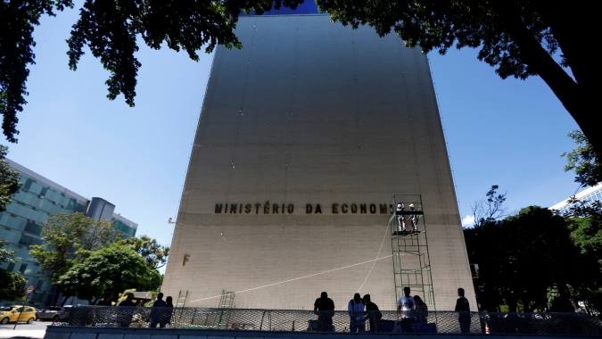 Governo estuda meta para reservas internacionais, em plano sem consenso