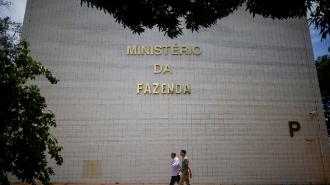 Governo anunciará novas medidas corretivas no próximo mês, diz Haddad