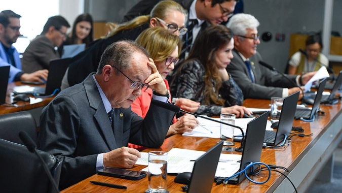 Comissão de Educação do Senado debaterá 'viés político e ideológico' contra agronegócio em livros didáticos