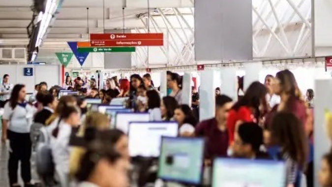 Confiança de serviços no Brasil cai em abril para menor nível em quase 4 anos, mostra FGV