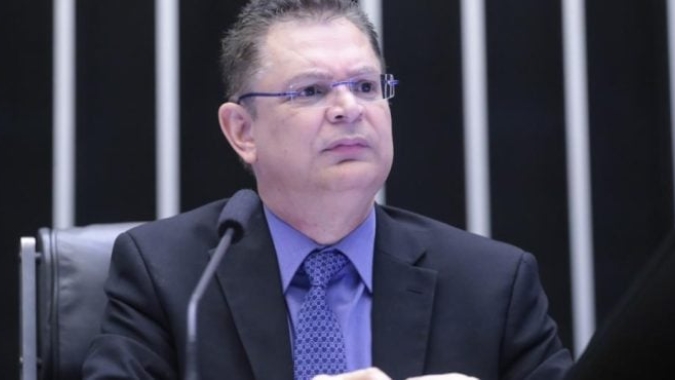 Na Gazeta do Povo: Oposição fala em “ditadura declarada” após Moraes decretar prisão domiciliar de Bolsonaro