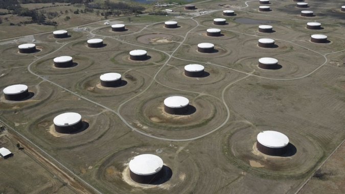 Petróleo tem máximas de sete anos com preocupações com oferta e tempestade nos EUA