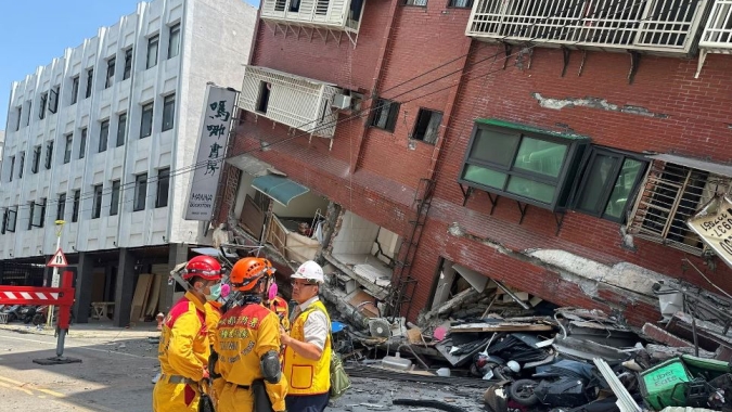 Helicóptero resgata mineiros em Taiwan; número de feridos por terremoto ultrapassa 1.000