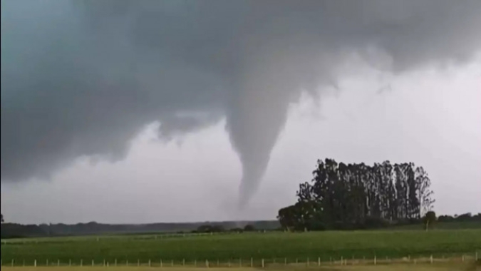 Tornado provoca destruição e deixa feridos no noroeste do Rio Grande do Sul
