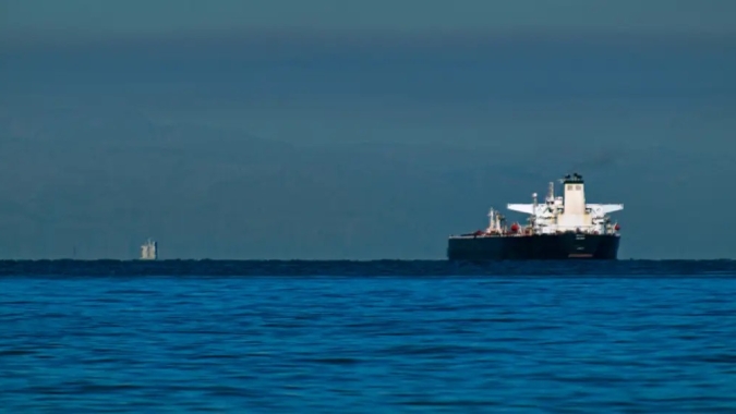Navios que cruzam Ormuz precisam de autorização da Guarda, diz autoridade do Irã
