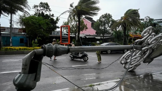 Tufão Kalmaegi leva chuva e destruição ao Vietnã; número de mortos se aproxima de 200 nas Filipinas