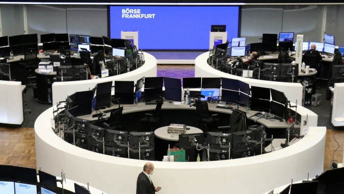 Índice europeu bate máxima em 2 semanas com rali de ações de bancos
