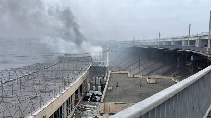 Rússia atinge barragem no maior ataque da guerra à infraestrutura energética ucraniana, diz Kiev