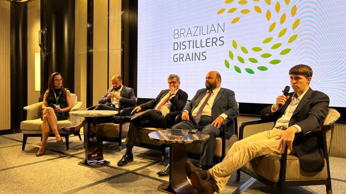 Indústria brasileira de etanol de milho apresenta produtos a empresários do Vietnã