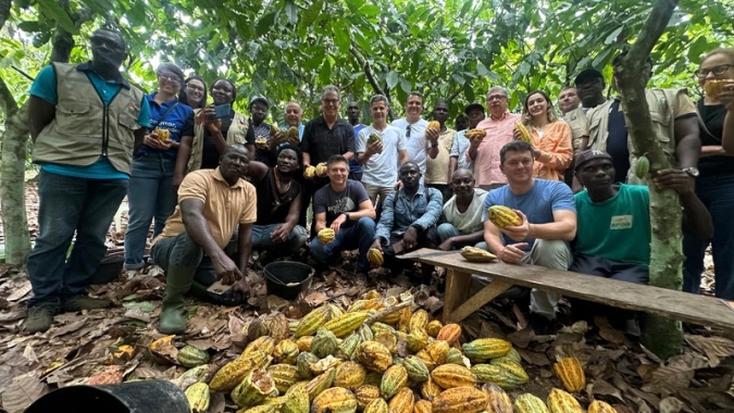 Presidente da ApexBrasil, Jorge Viana, propõe formação de grupo com os maiores produtores de cacau do mundo durante missão à África