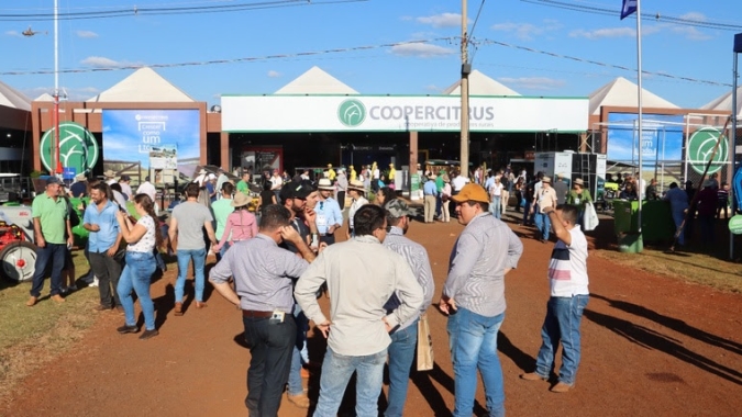 Cafeicultores encontram suporte completo no estande da Coopercitrus na Agrishow