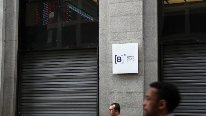 Ibovespa tem leve alta após varejo acima do esperado e diante de cautela no exterior