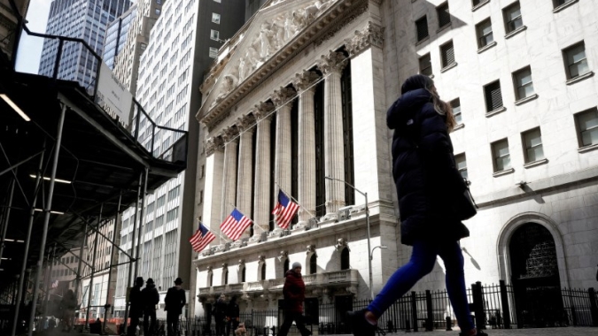 Wall Street cai em meio à liquidação global por ameaças de tarifas de Trump sobre Groenlândia
