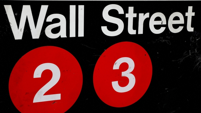 Wall Street cai na abertura pr preocupações com a autonomia do Fed