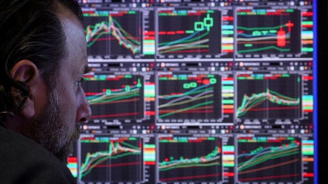 Wall Street fecha em alta com especulações sobre fim da guerra contra o Irã
