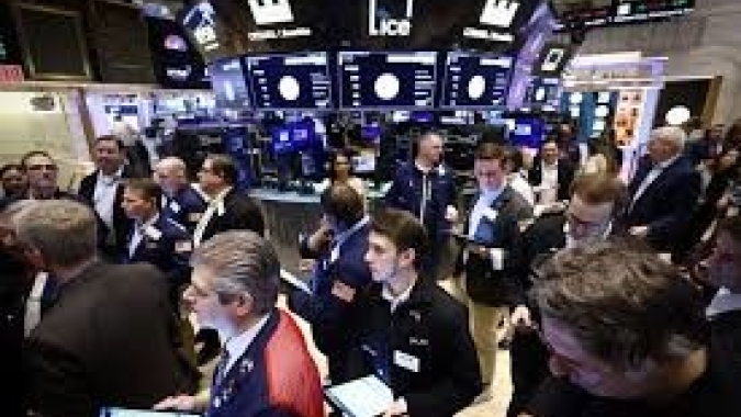 Wall St cai com dados de inflação e tensões no Irã
