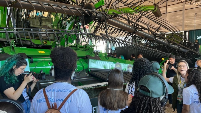 De Olho no Material Escolar leva estudantes para conhecer a realidade do agro na Norte Show 2024