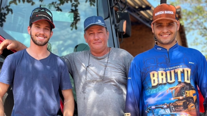 Programa Pró-Trator: pai e filho são primeiros produtores rurais beneficiados com financiamento de tecnologia agrícola