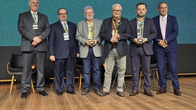 Jornalista João Batista Olivi é homenageado durante o 3° Congresso Abramilho