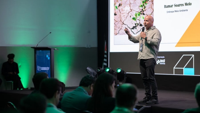 Conexão Abisolo 2025 encerra programação com debates sobre bioinsumos, economia circular e sucessão no agro